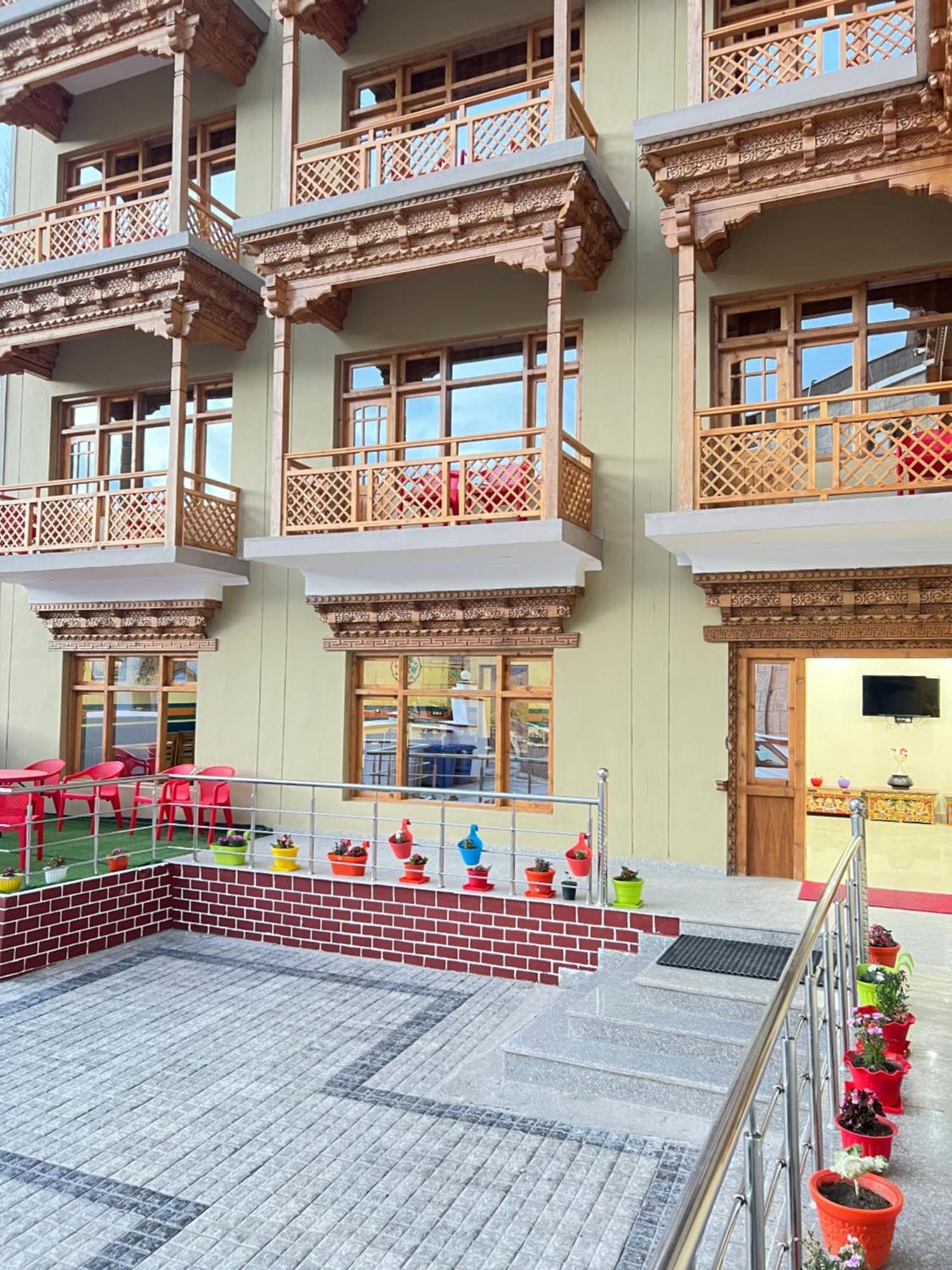 The Nangsay Hotel Leh Bagian luar foto